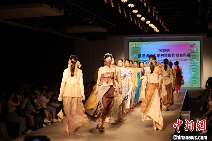 2022年禁漫天堂时装周作品发布会 张畅 摄